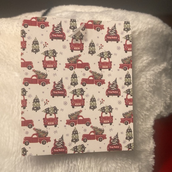 NWT- Super Soft- Cream w/ Red Farmtrucks & Christmas Trees Throw Blanket 50x60 - Picture 6 of 17